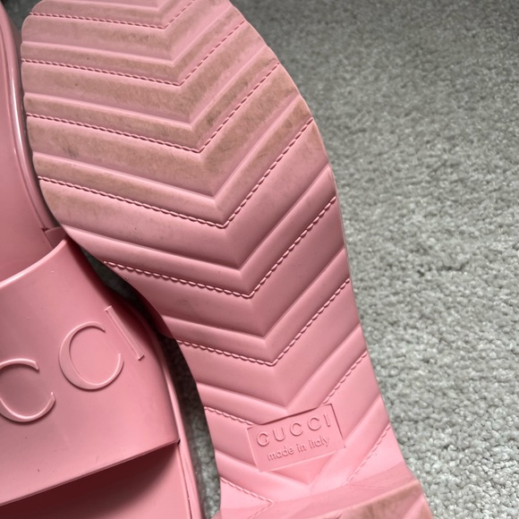 Pink Gucci jelly sandals - Picture 3 of 7